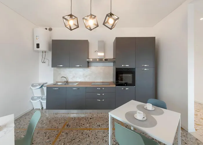 ゲストハウス Enzina 3*